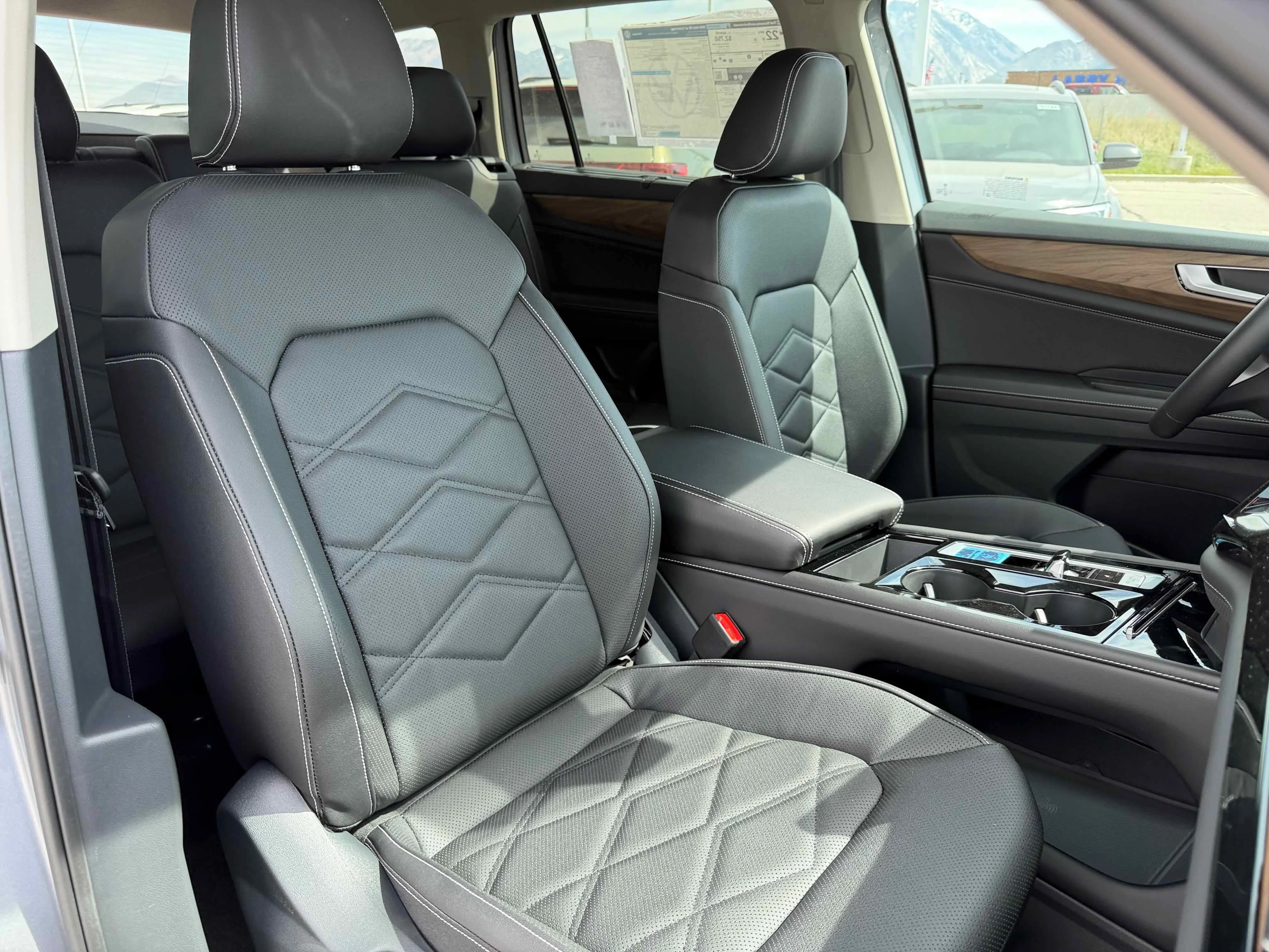 New 2026 Silver Mist Volkswagen 2.0T SE w/Technology image 30