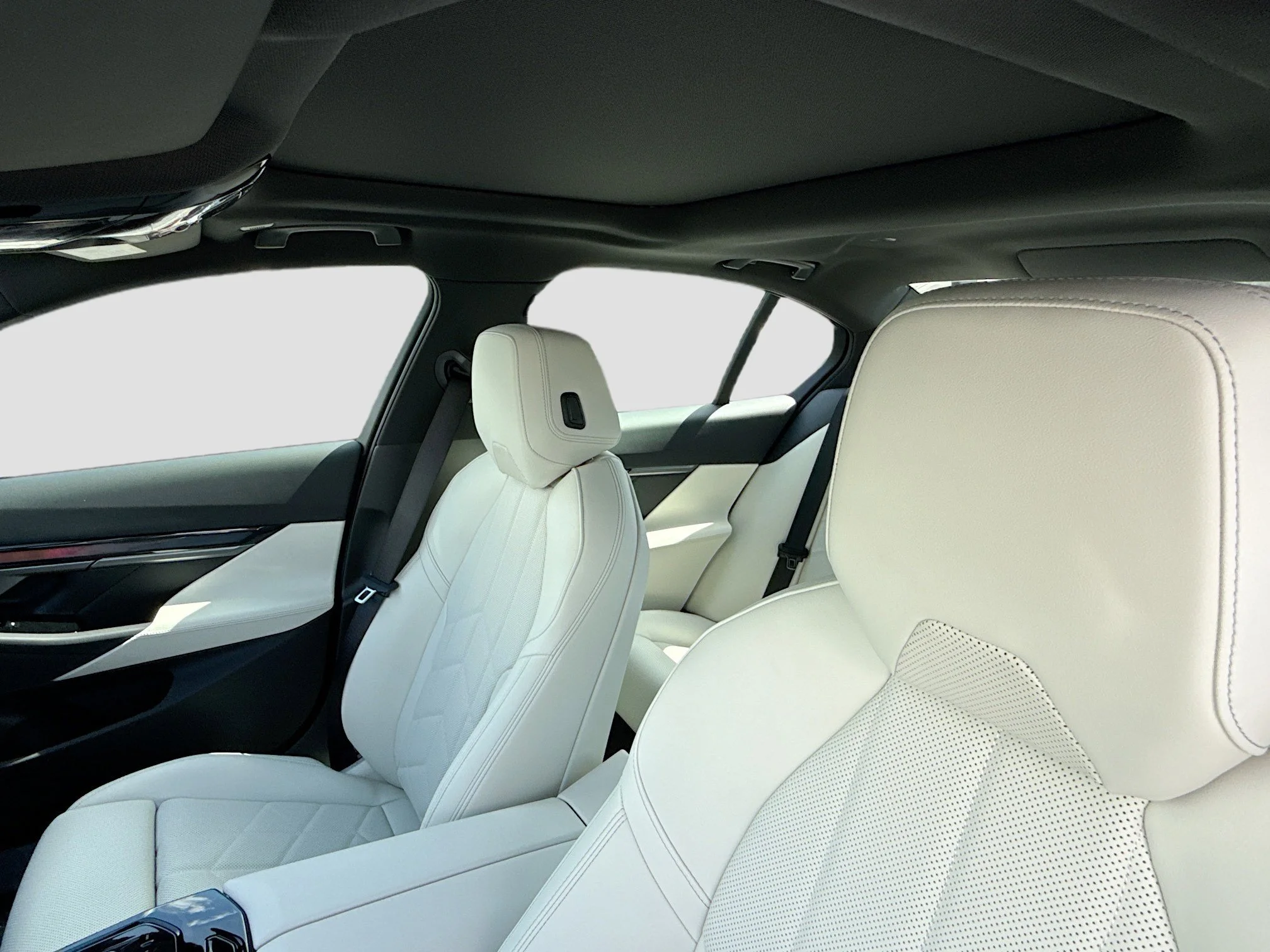New 2027 Brooklyn Grey Metallic BMW 530i xDrive image 27