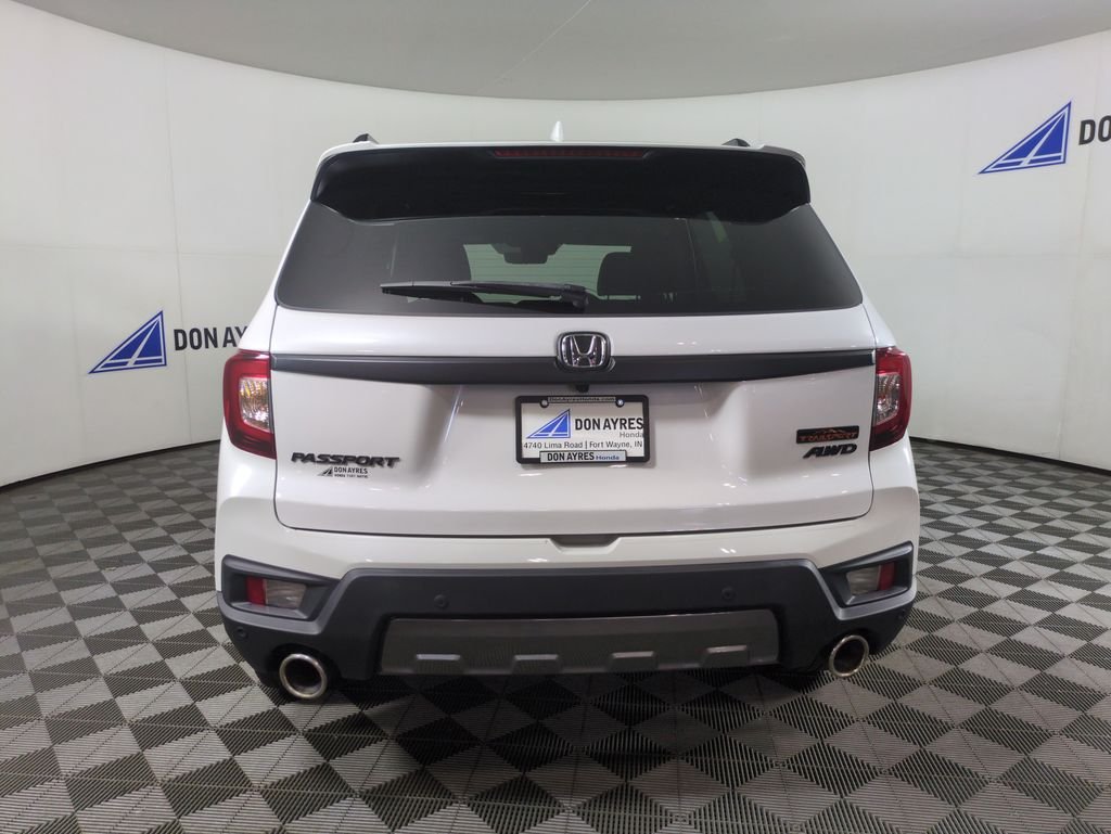 Certified Used 2023 Platinum White Pearl Honda TrailSport image 5