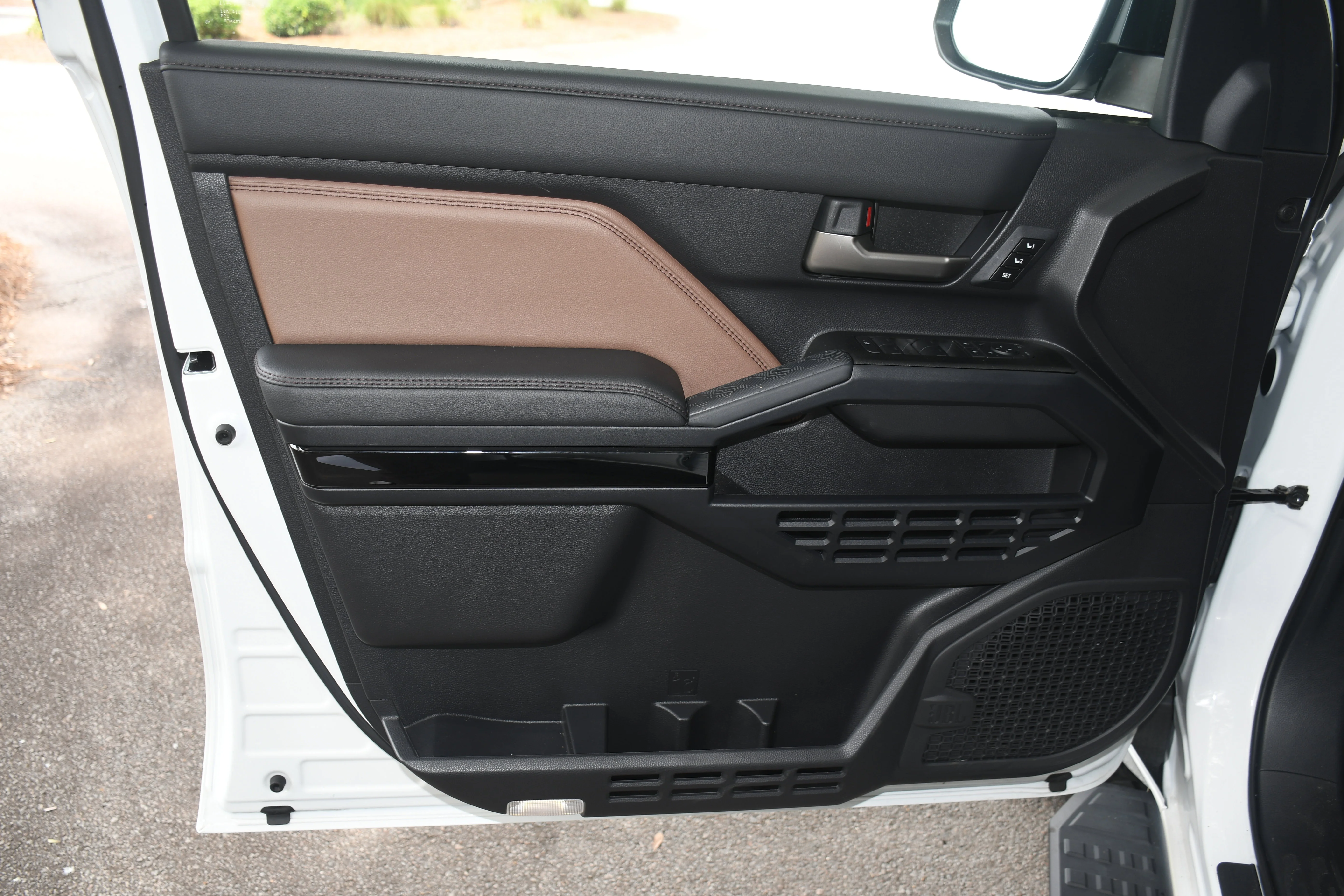 Used 2025 Beige Toyota Limited image 9