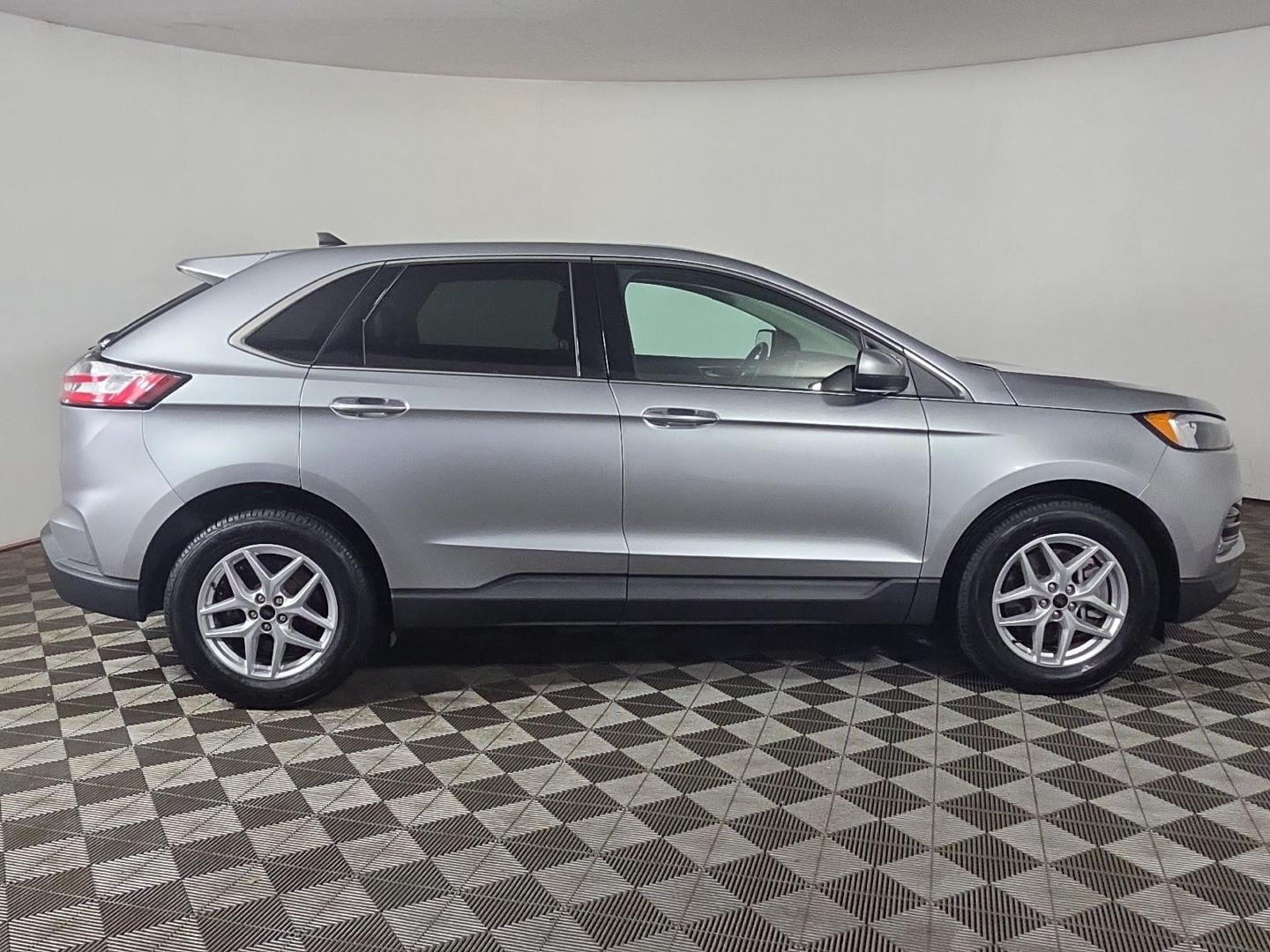 Used 2024 Iconic Silver Ford SEL image 23