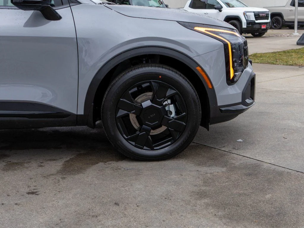 New 2026 Wolf Gray Kia X-Line image 32