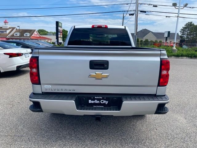 Used 2018 Silver Ice Metallic Chevrolet Custom image 4