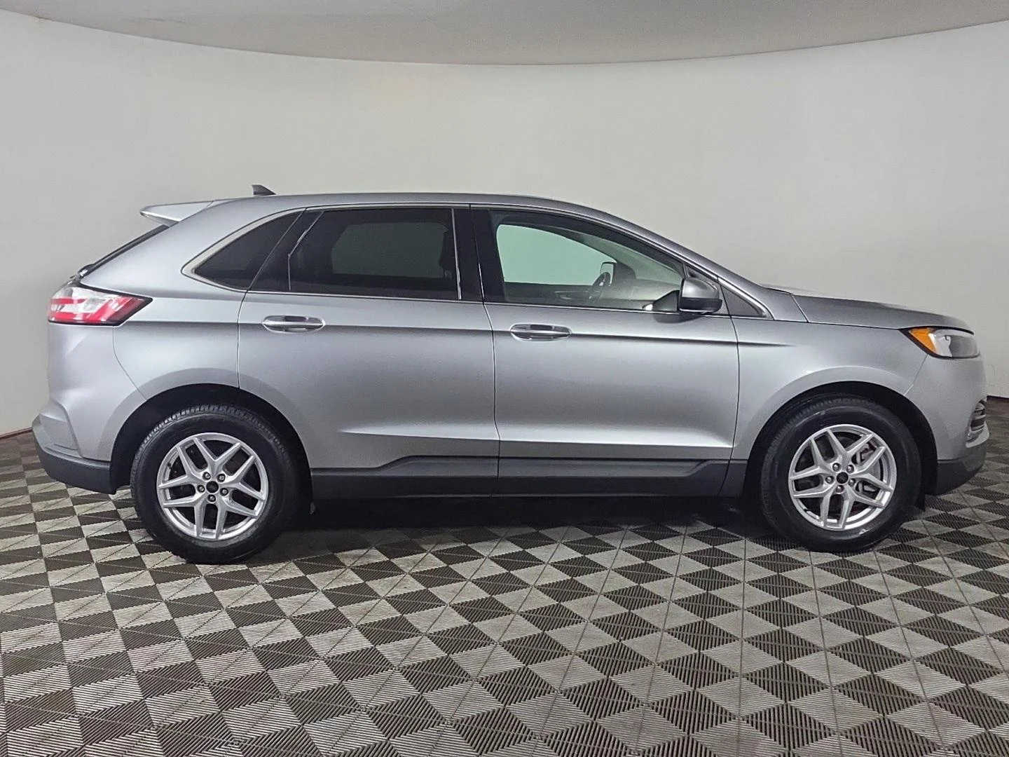 Used 2024 Iconic Silver Ford SEL image 23