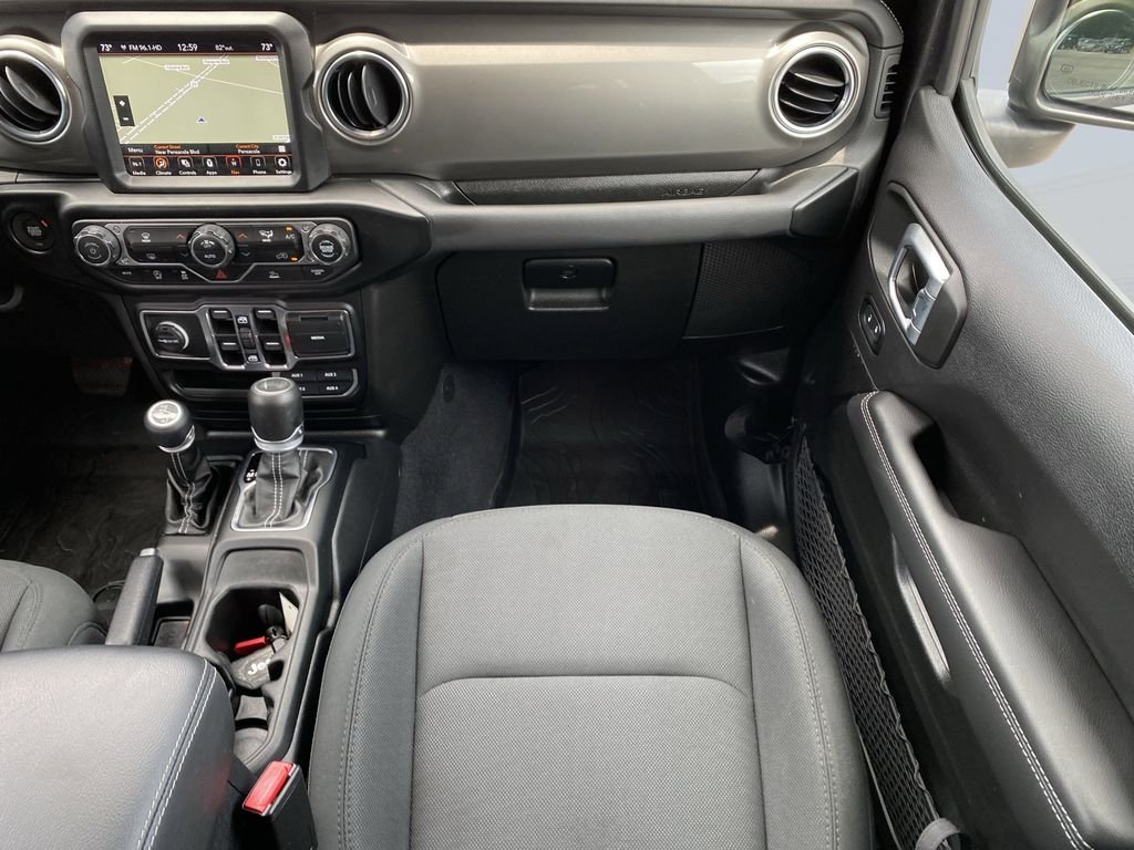 Used 2022 Granite Crystal Metallic Clearcoat Jeep Unlimited Sahara image 14