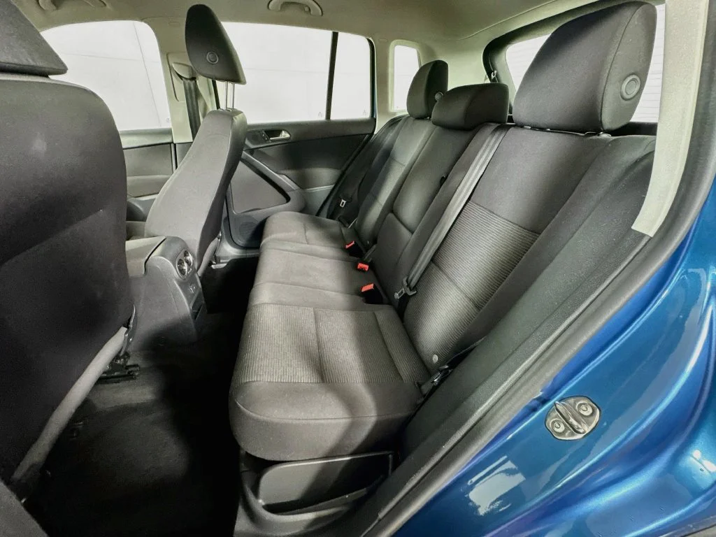 Used 2018 Blue Volkswagen 2.0T image 28