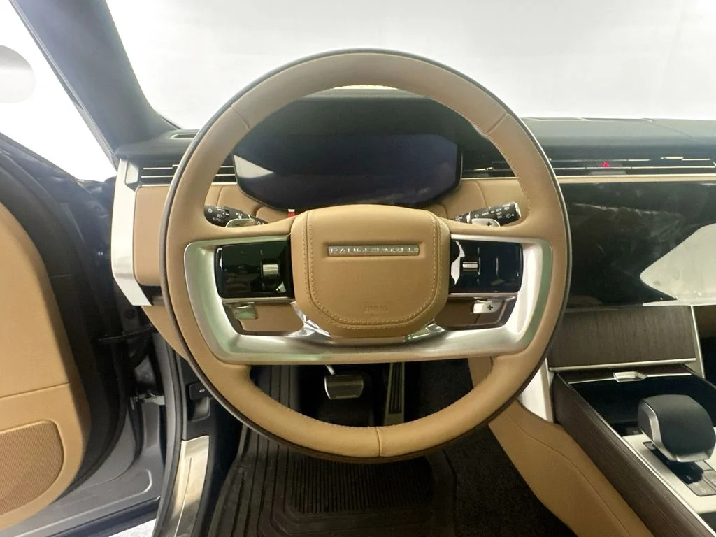 New 2026 Eiger Grey Land Rover SE image 11