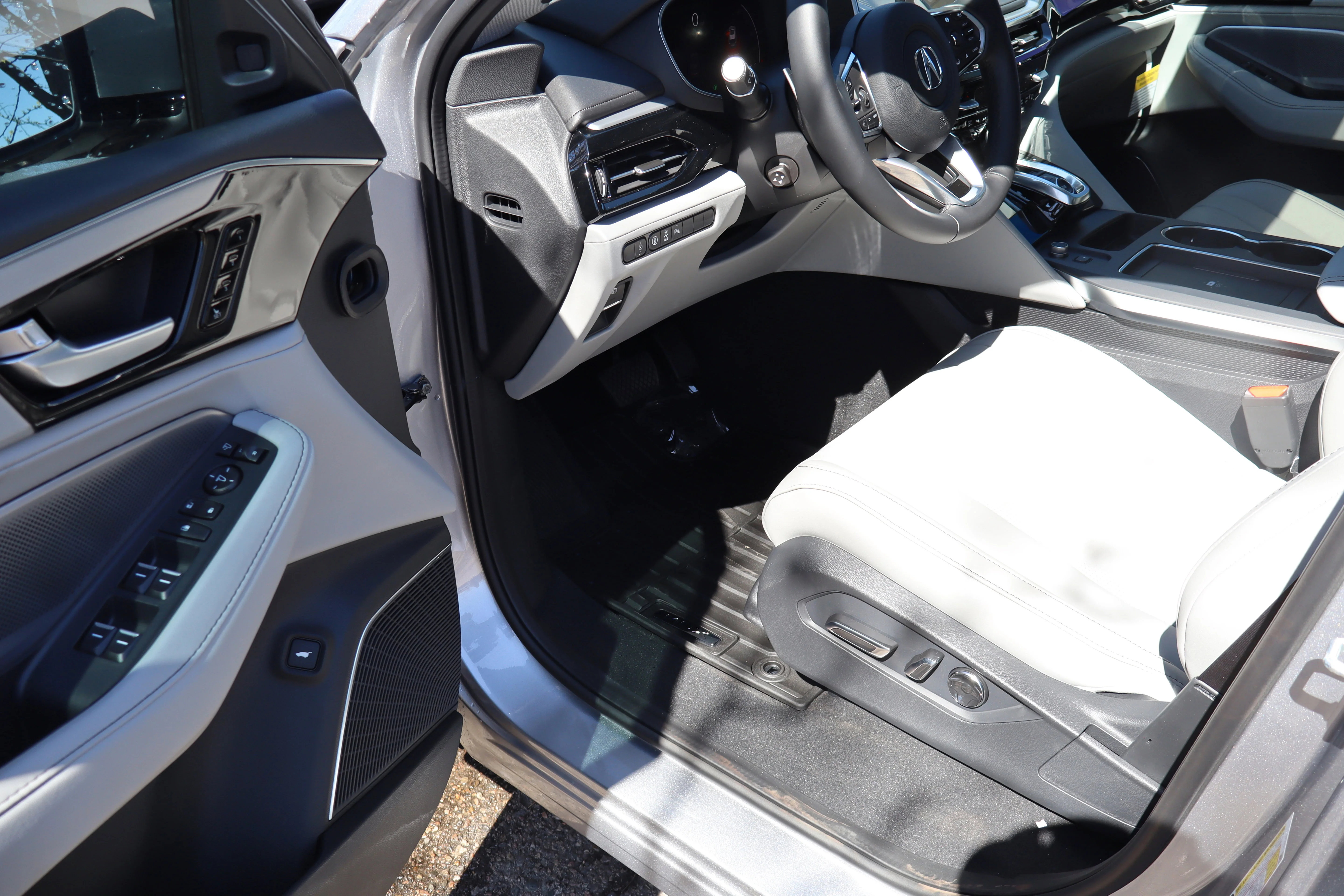 New 2026 Solar Silver Metallic Acura w/Technology Package image 21