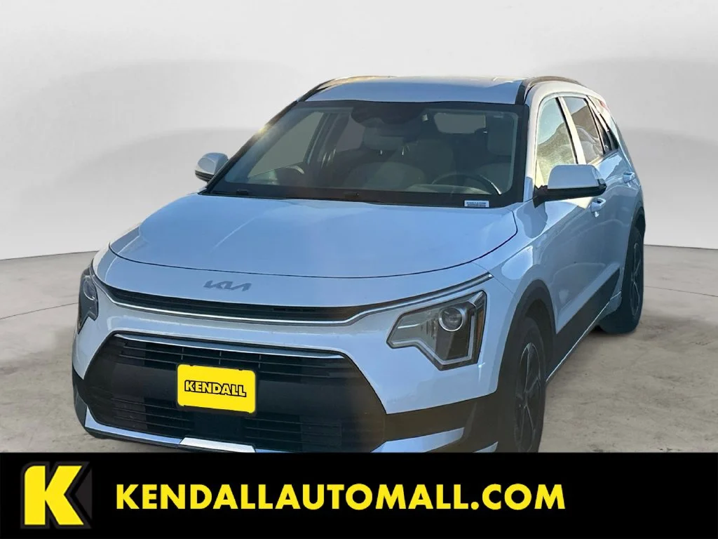 Used 2023 White Kia EX image 1