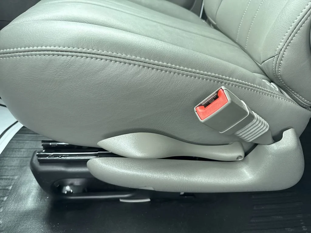 New 2025 Summit White GMC Work Van image 18