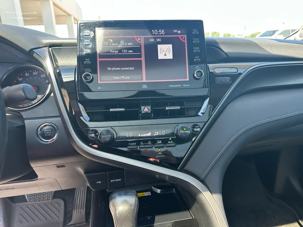 Used 2022  Toyota XSE V6 image 4