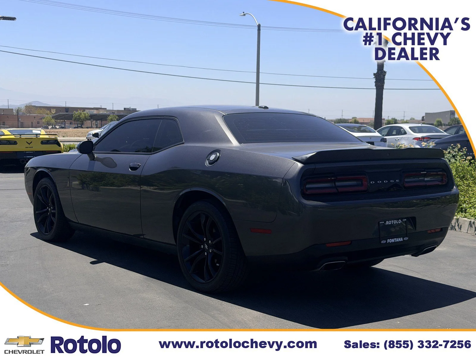 Used 2018 Granite Pearlcoat Dodge SXT image 4