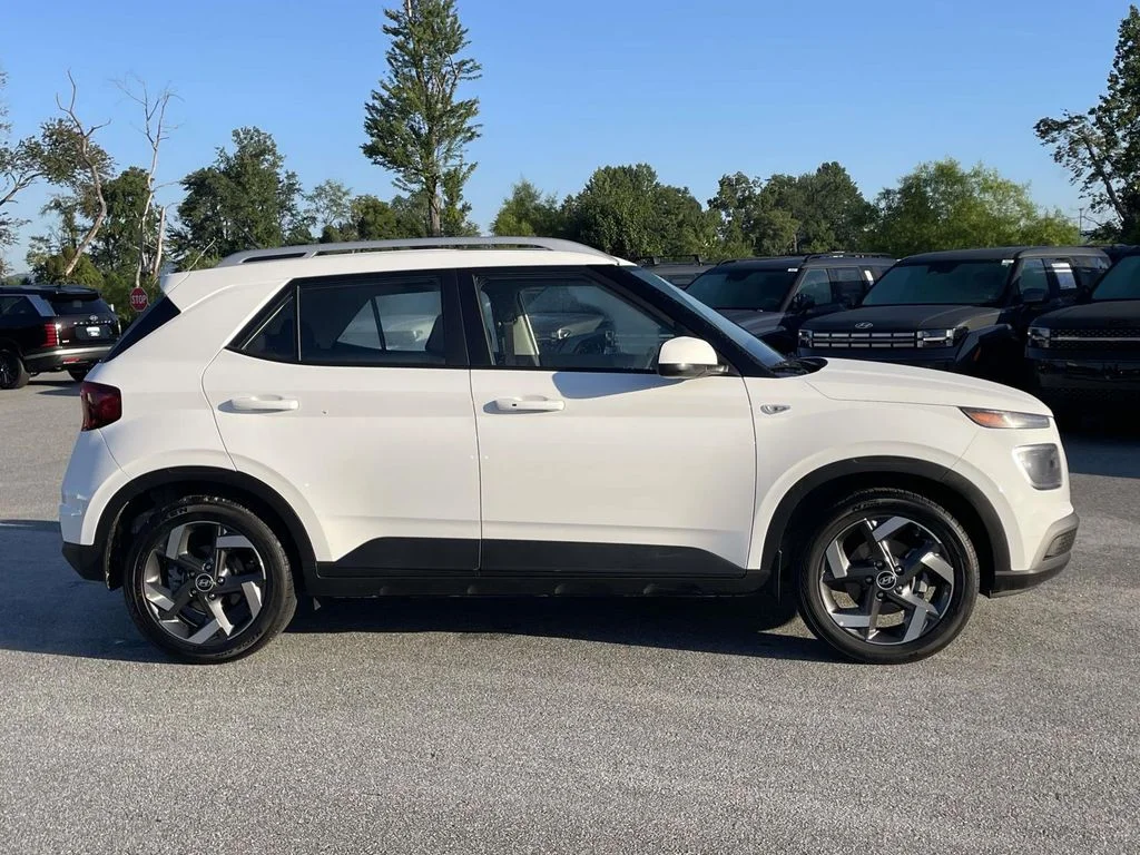 Used 2026 Lunar White Hyundai SEL image 31