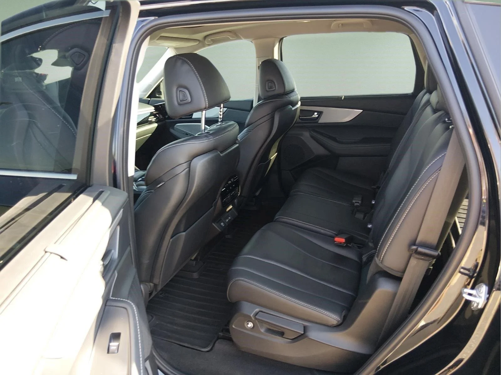 Used 2024 Majestic Black Pearl Acura SH-AWD w/Tech image 18