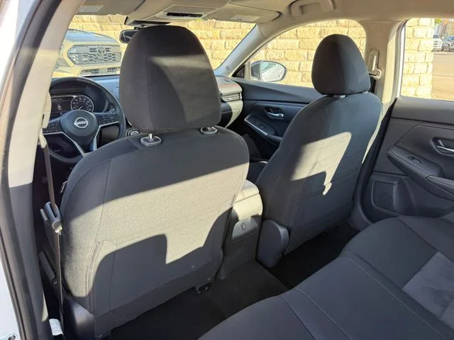 Used 2025 Aspen White Nissan SR image 27