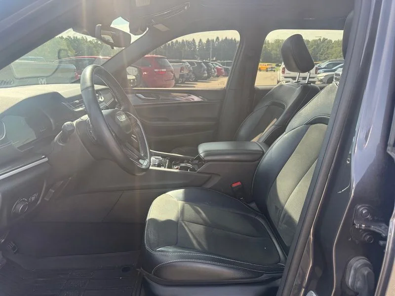 Used 2022 Gray Jeep Altitude image 3