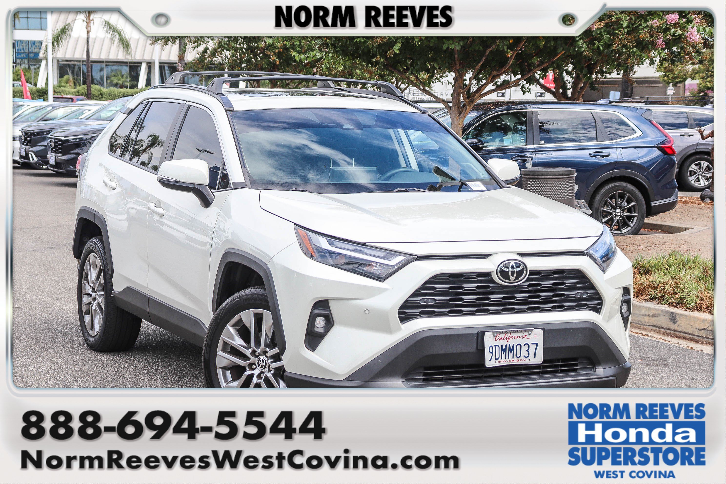 Used 2022 Blizzard Pearl Toyota XLE Premium image 1