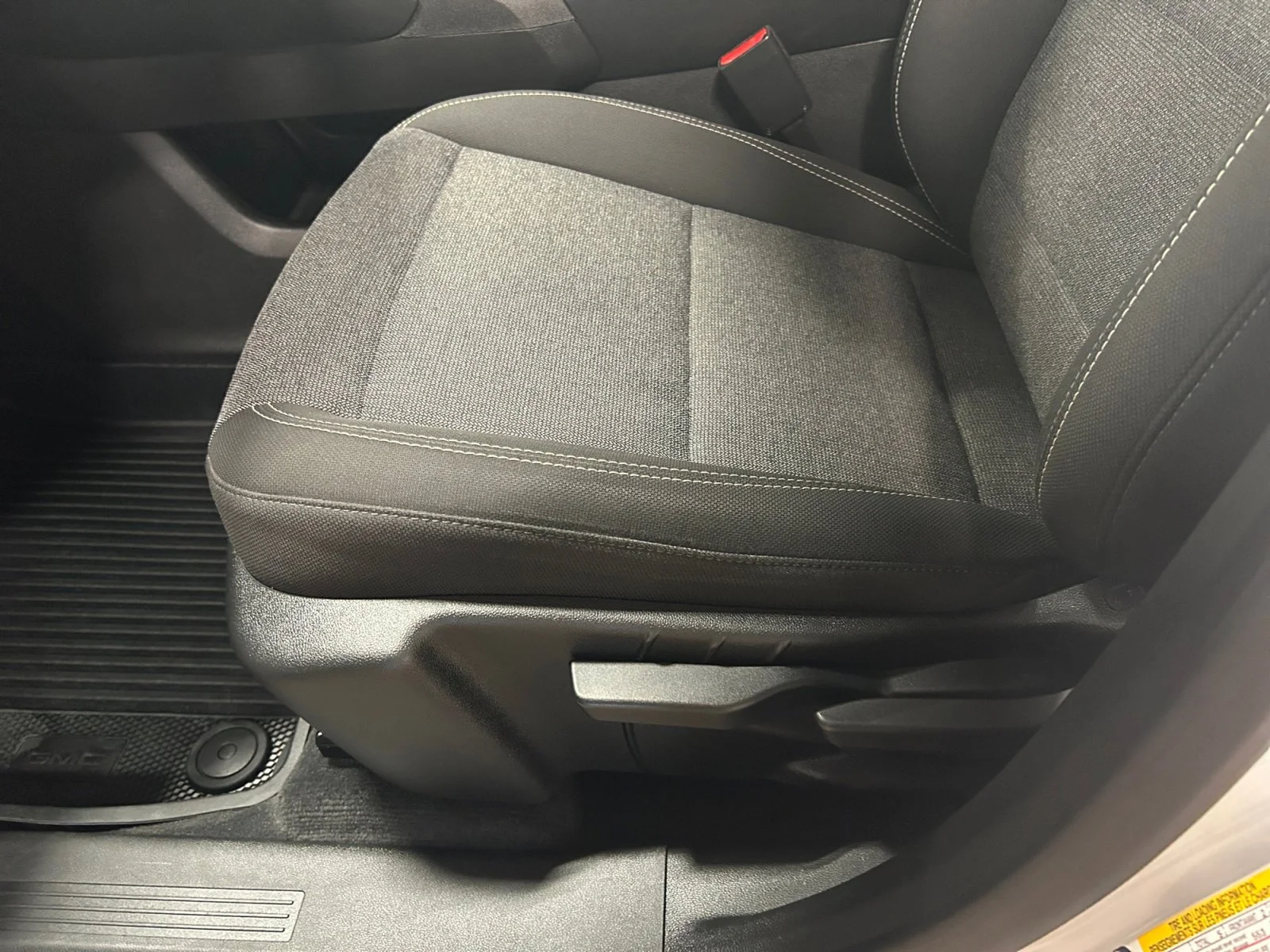 Used 2025 White GMC AWD Elevation image 14
