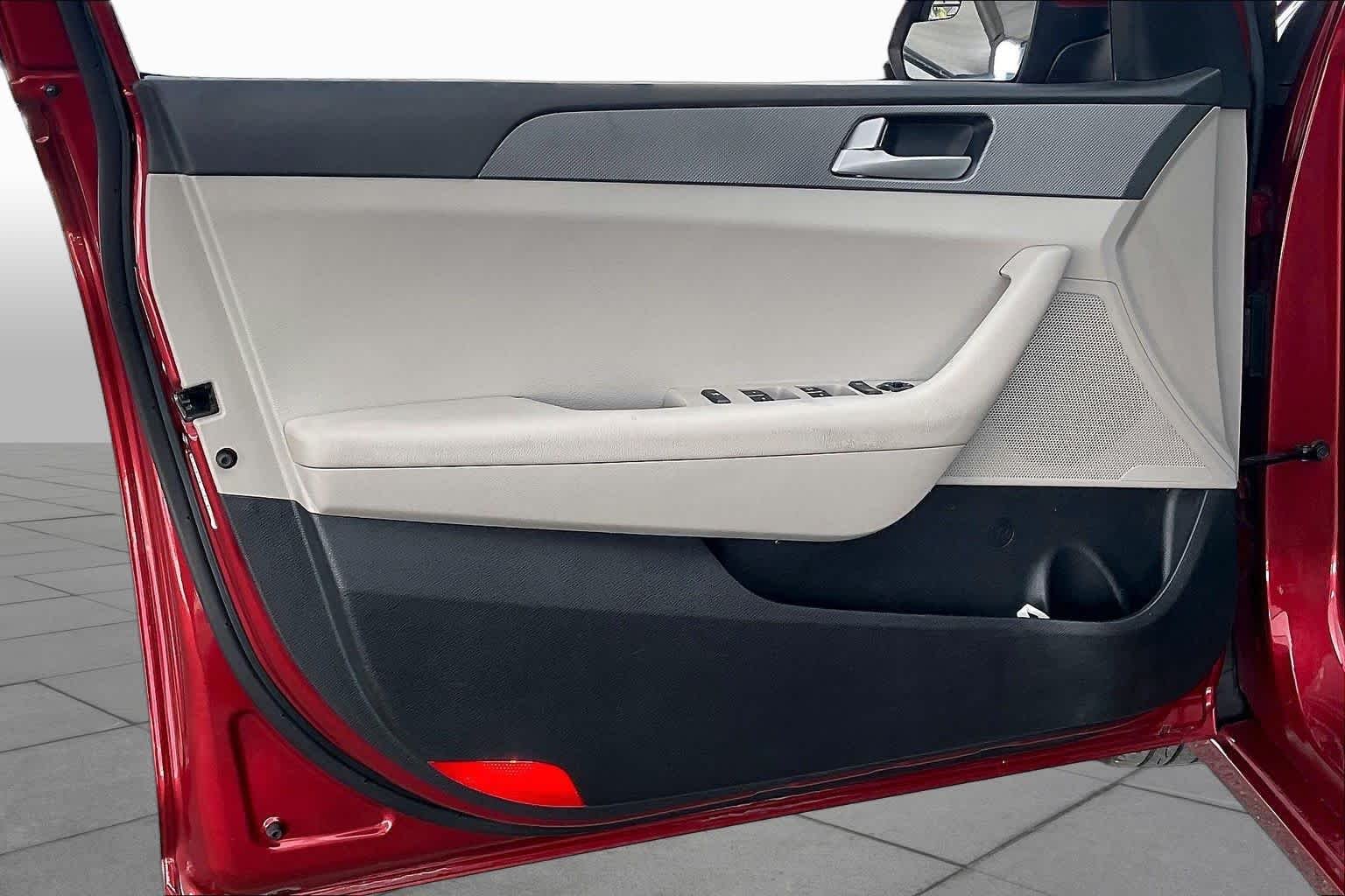 Used 2016 Venetian Red Hyundai 2.4L SE image 22
