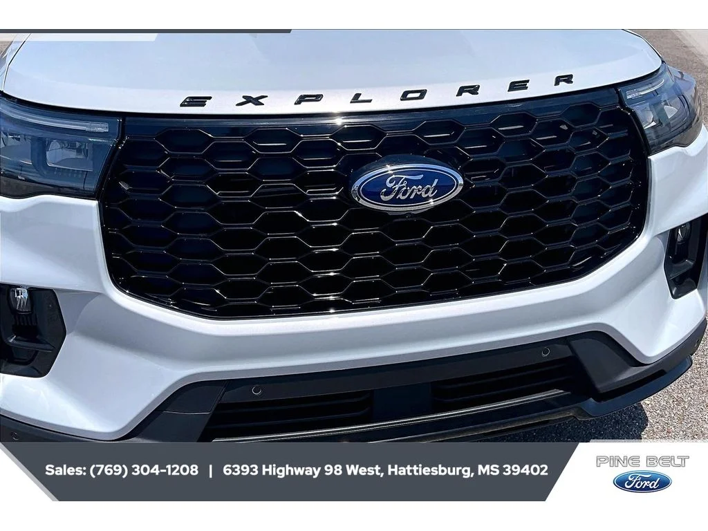 New 2026 Space White Metallic Ford ST-Line image 22