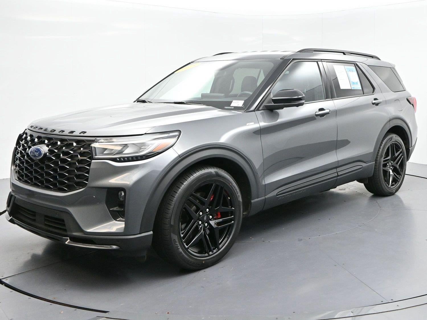 Used 2025 Carbonized Gray Ford ST-Line image 3