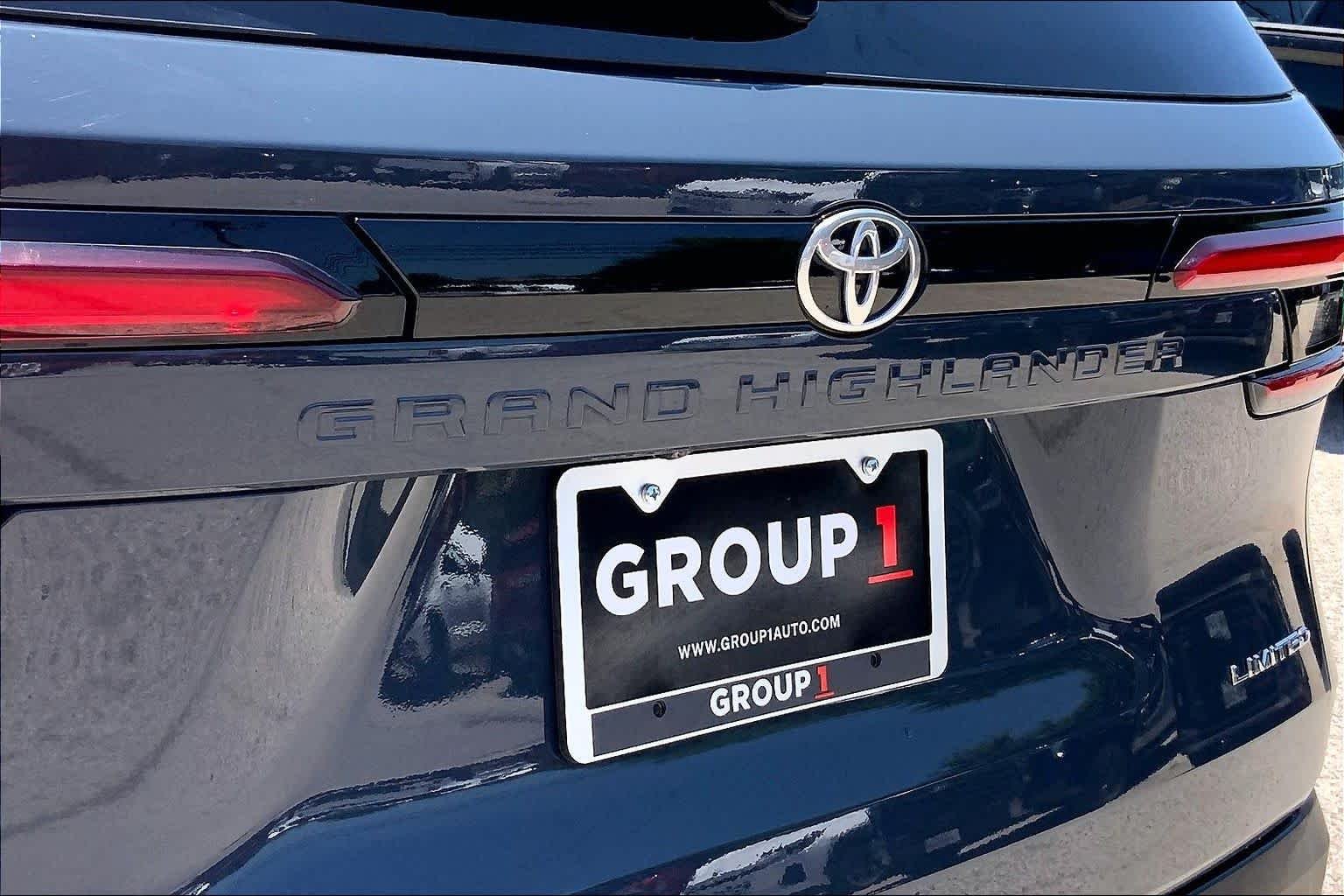 Used 2025 Storm Cloud Toyota Hybrid Limited image 31