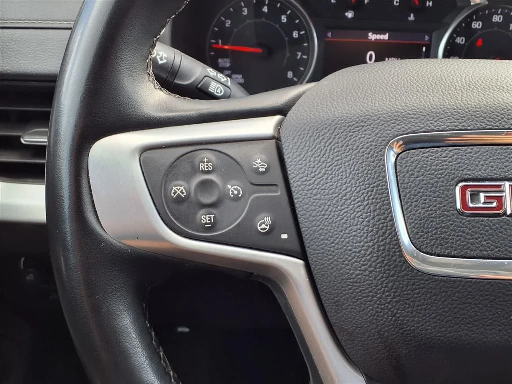 Used 2023 White GMC SLT image 10