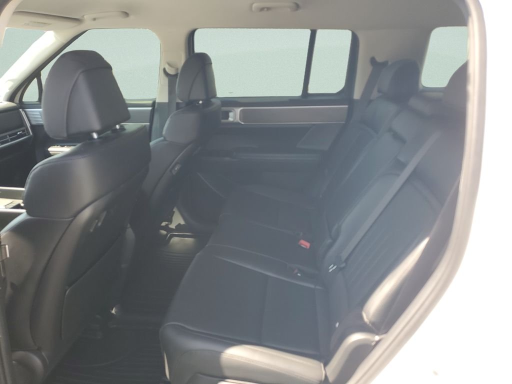 Used 2024 White Hyundai SEL image 10