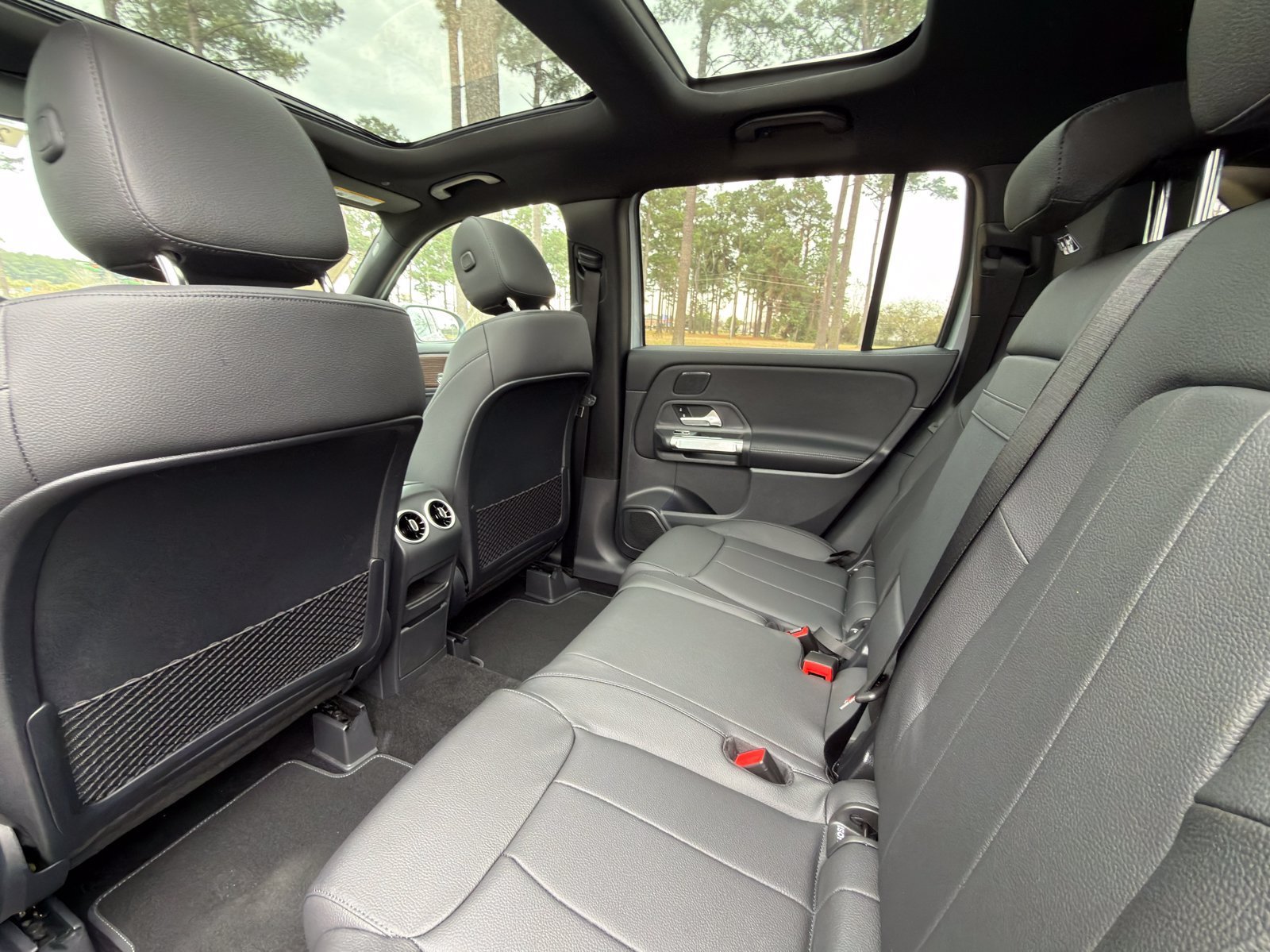 New 2026 Cirrus Silver Metallic Mercedes-Benz GLB 250 image 39