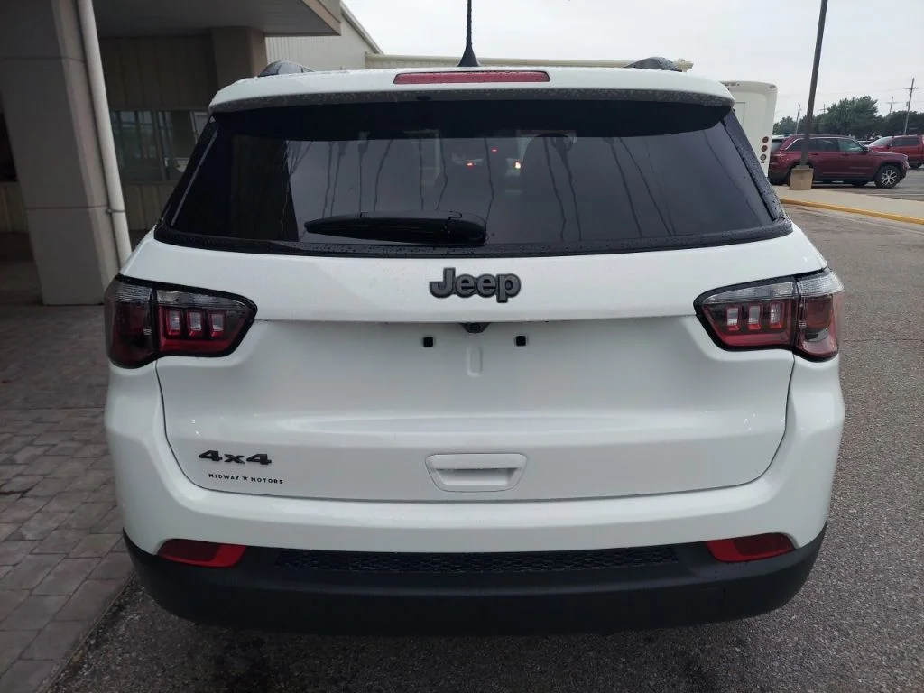 New 2026 Bright White Clearcoat Jeep Latitude image 6