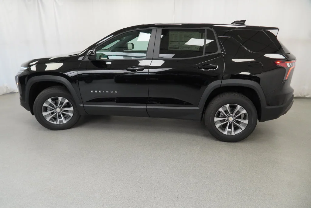 New 2027 Mosaic Black Metallic Chevrolet LT image 6