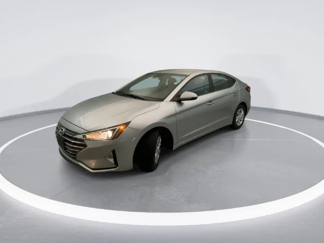 Used 2020 Silver Hyundai SE image 2