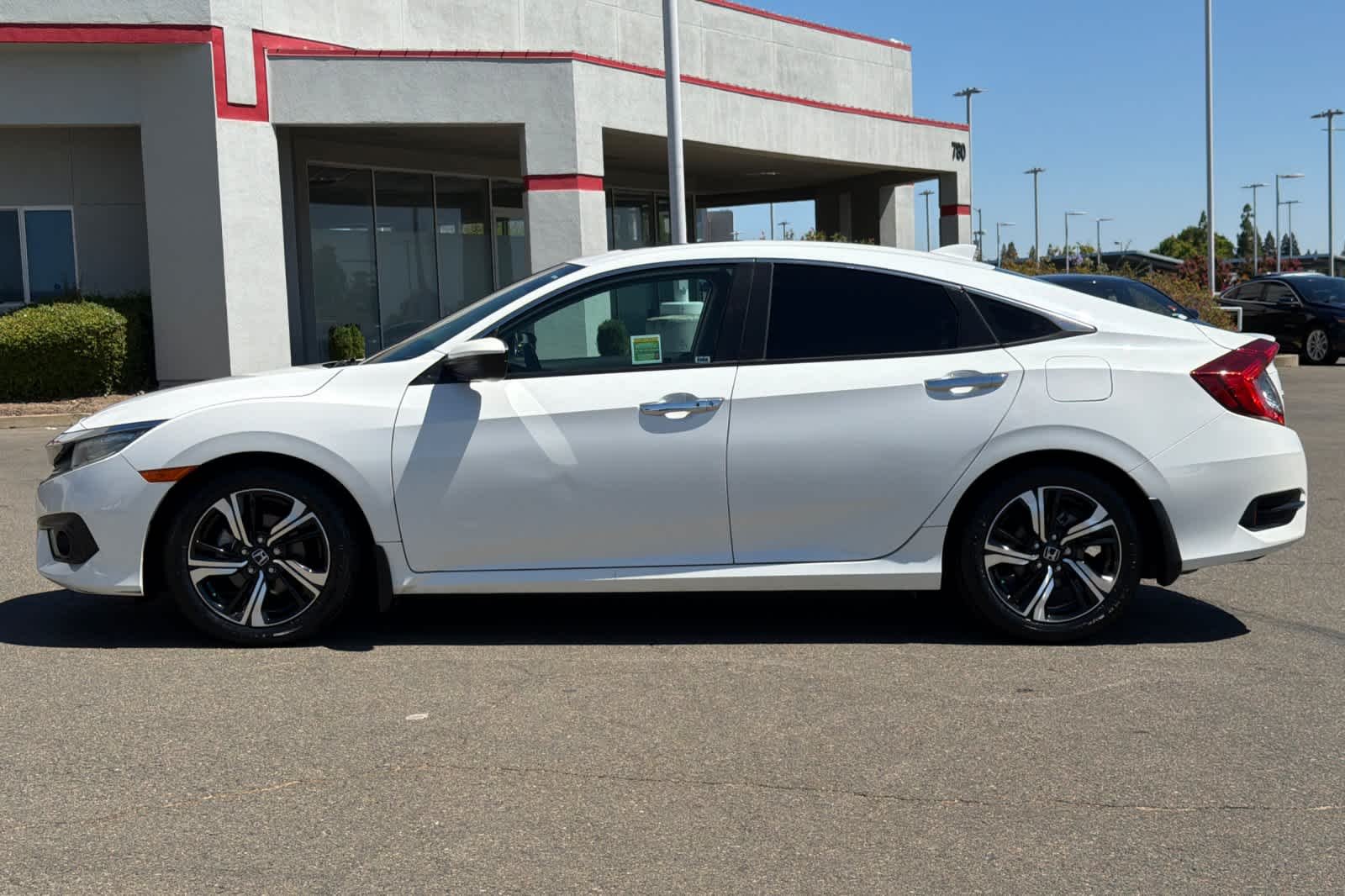 Used 2017  Honda Touring image 9