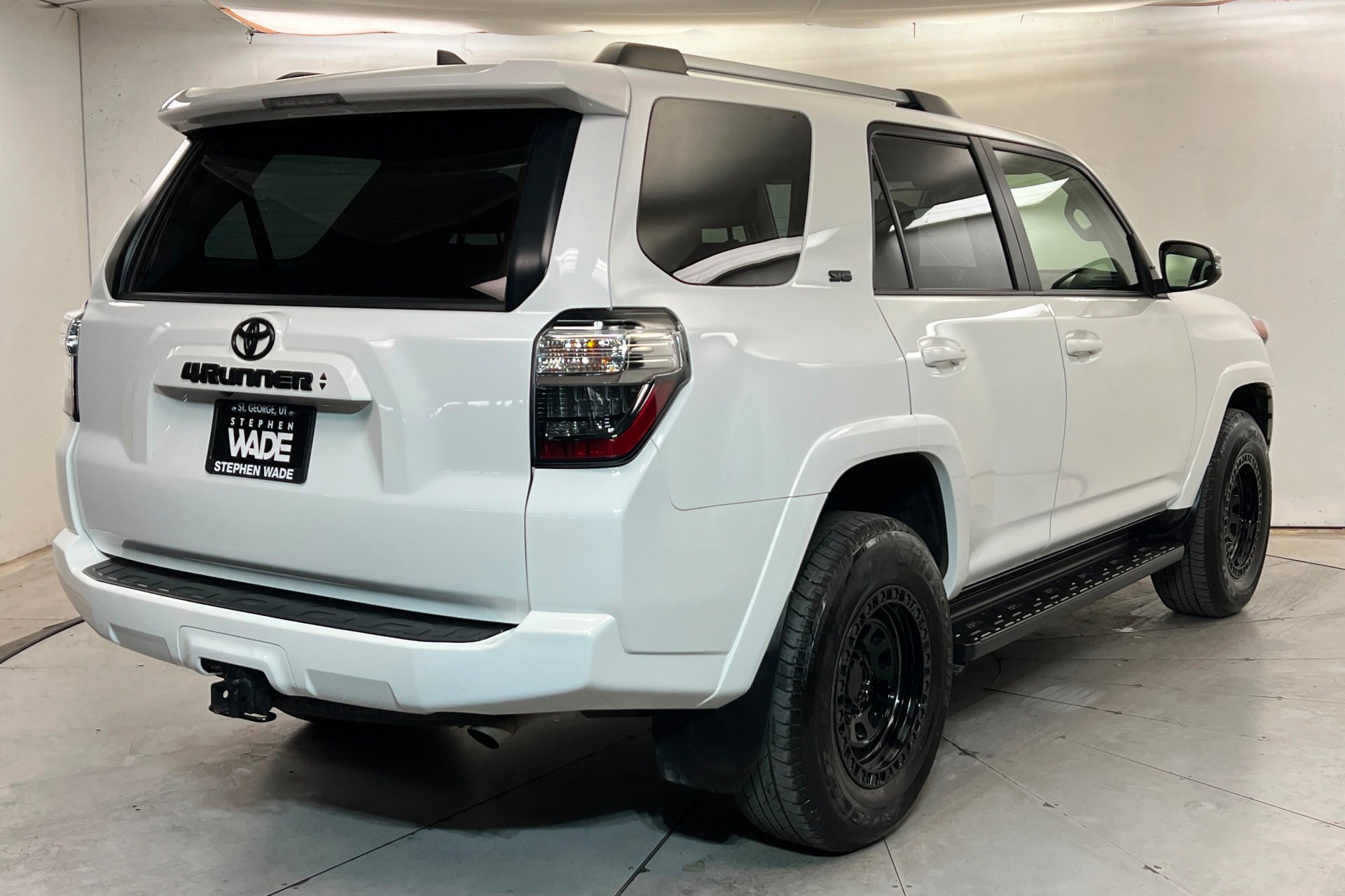 Used 2024 White Toyota SR5 Premium image 6