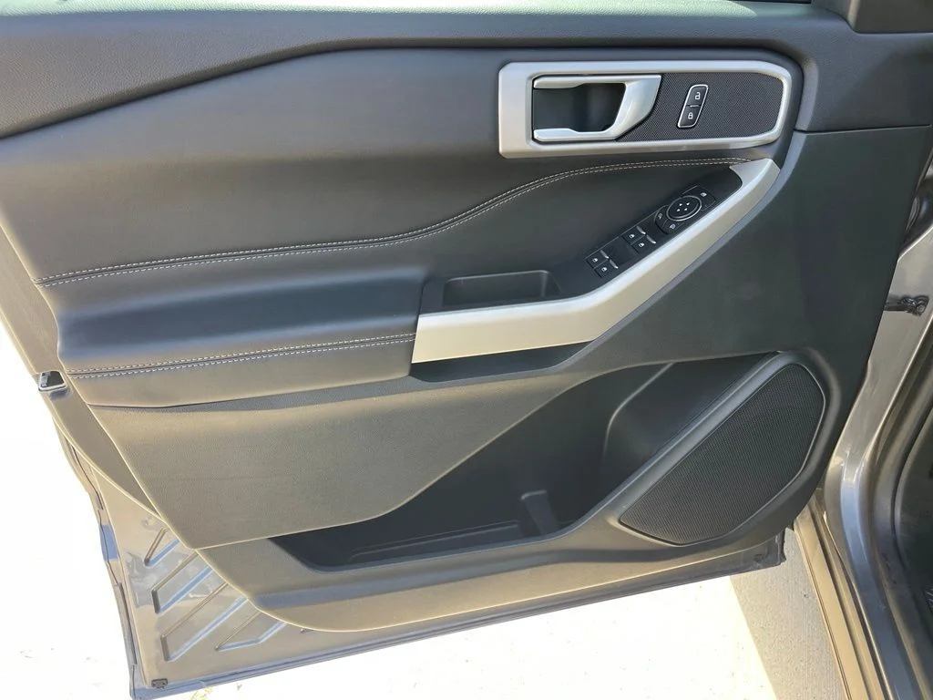Used 2024 Gray Ford XLT image 26