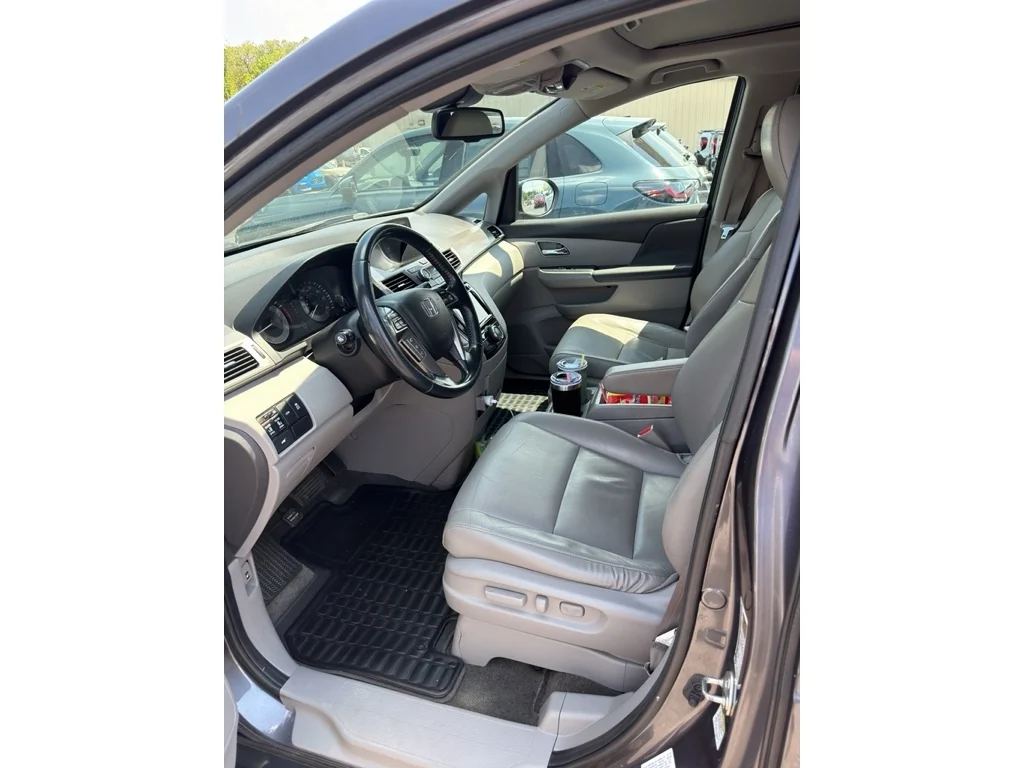 2016 Honda Odyssey EX-L with DVD Rear Entertainment System's photo