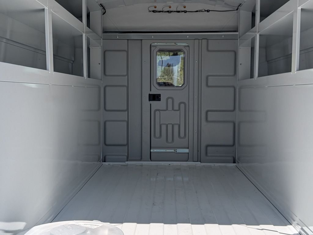 New 2026 Oxford White Ford E-350 SRW image 31