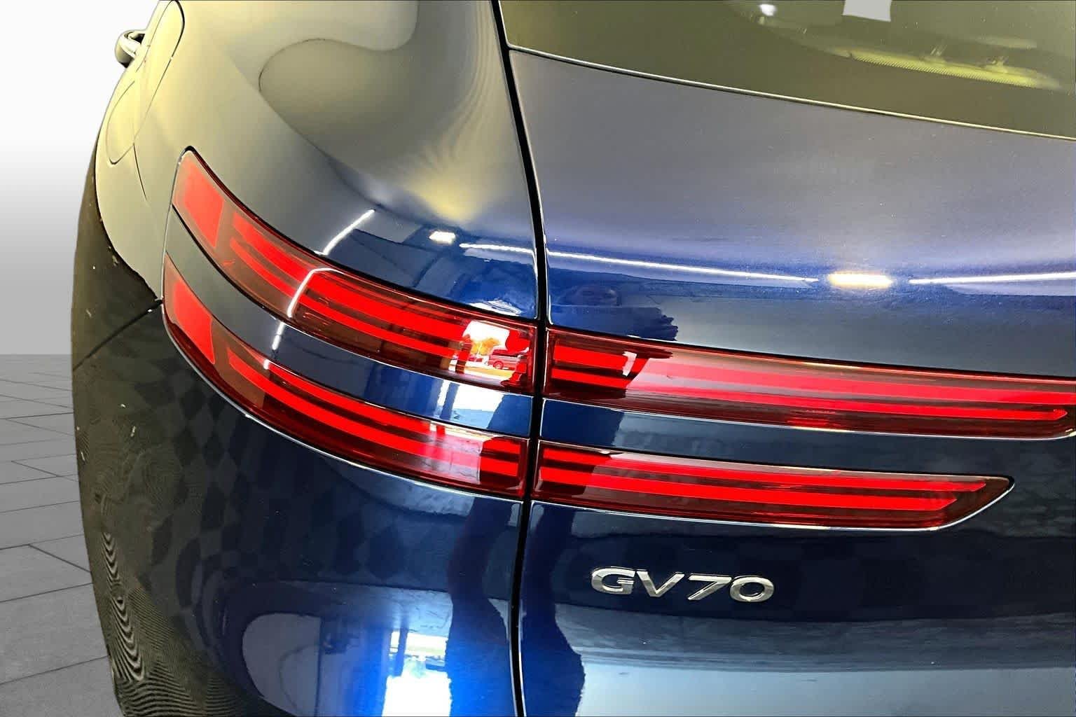 Used 2025 Capri Blue Genesis 2.5T image 28