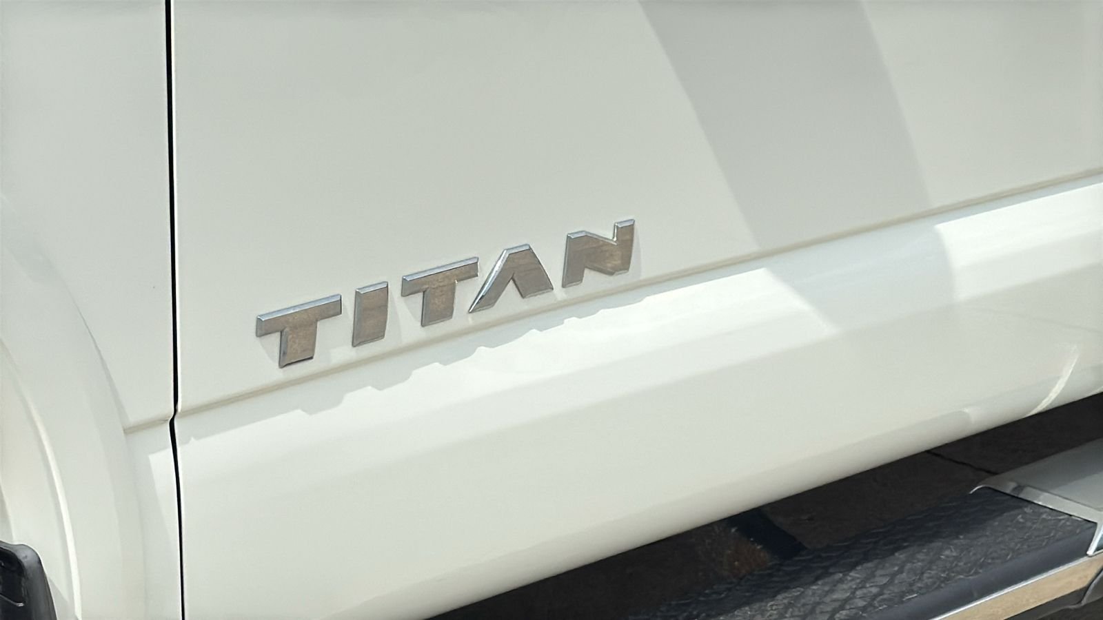 Used 2022 White Nissan Platinum Reserve image 7