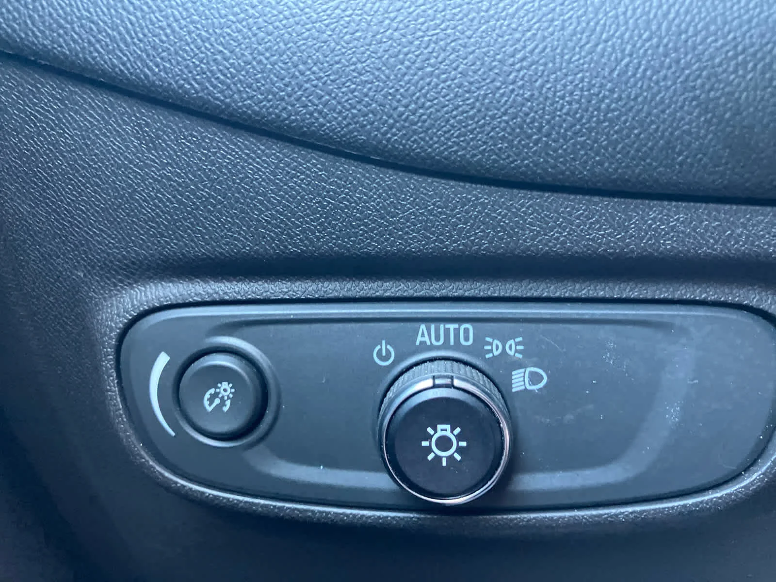 Used 2021 Silver Ice Metallic Chevrolet LT image 14