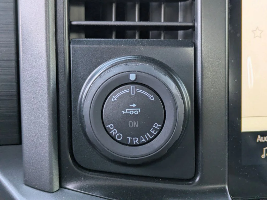 New 2026 Agate Black Metallic Ford XLT image 23