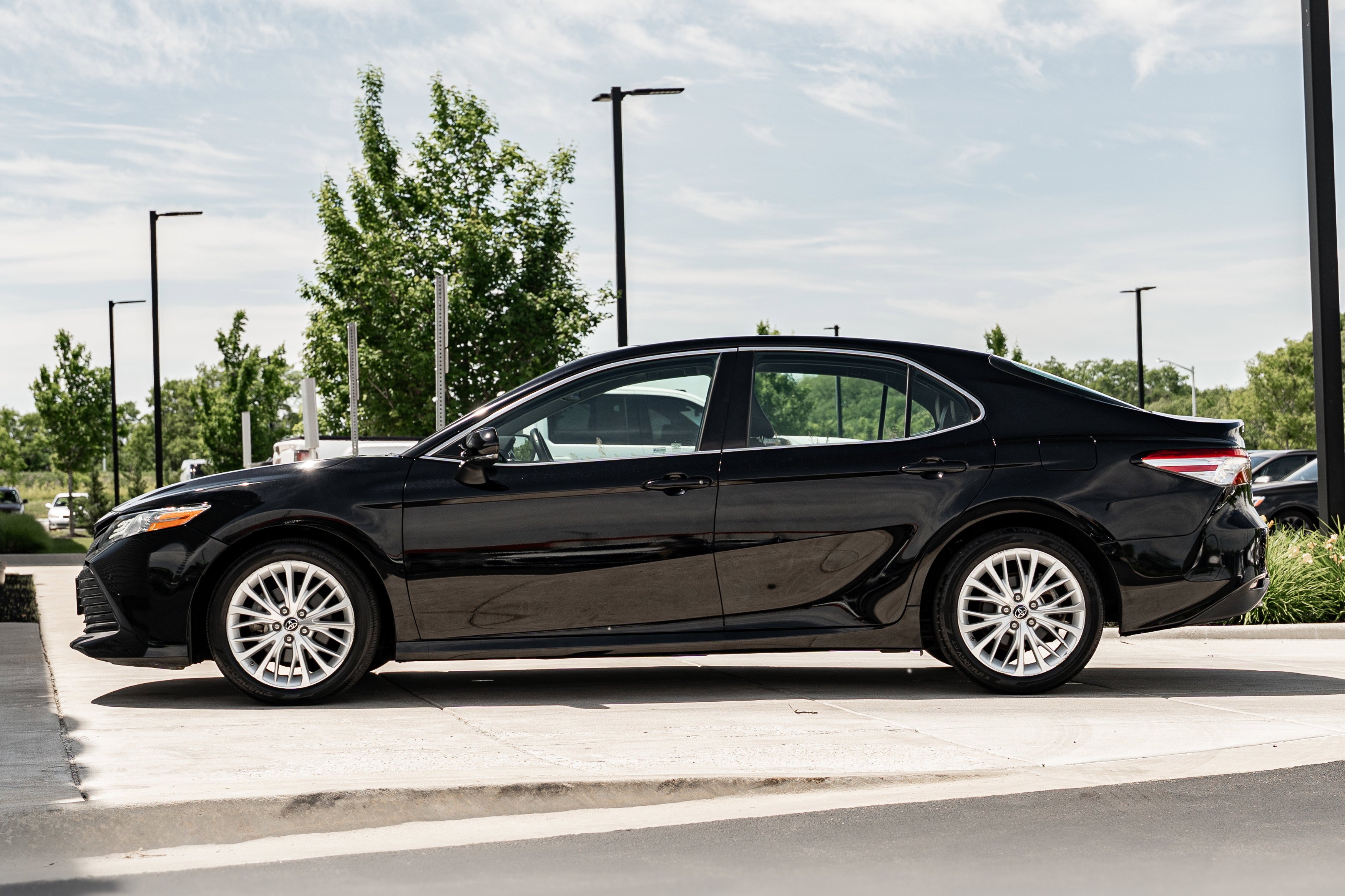 Used 2018 Midnight Black Metallic Toyota XLE image 6