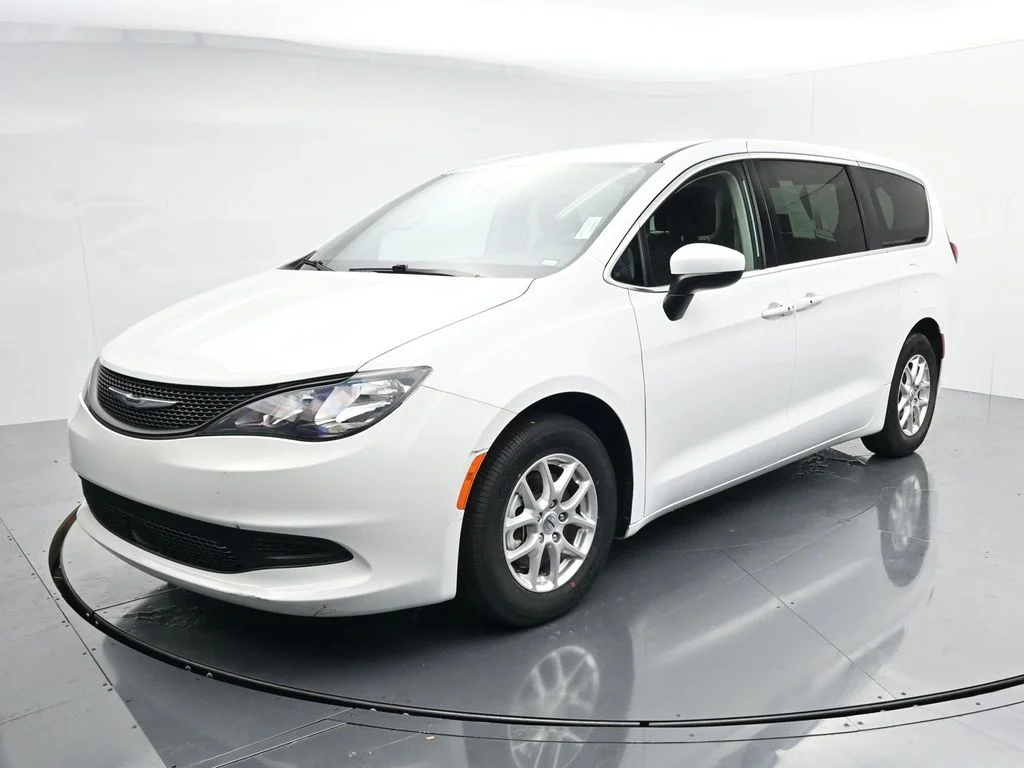 Used 2023 White Chrysler LX image 3