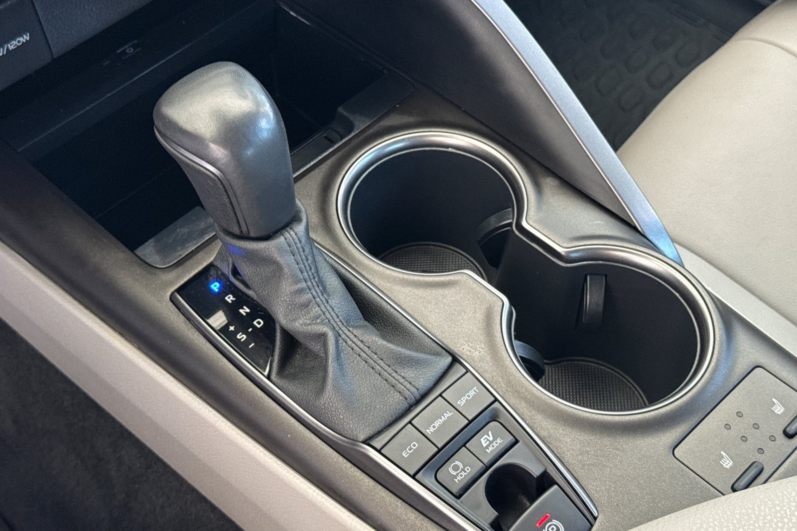 Used 2022 CELESTIAL SILVER MET Toyota Hybrid XSE image 19