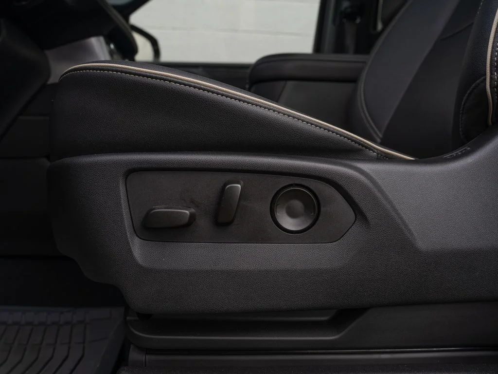 Used 2023 Silver GMC SLT image 20