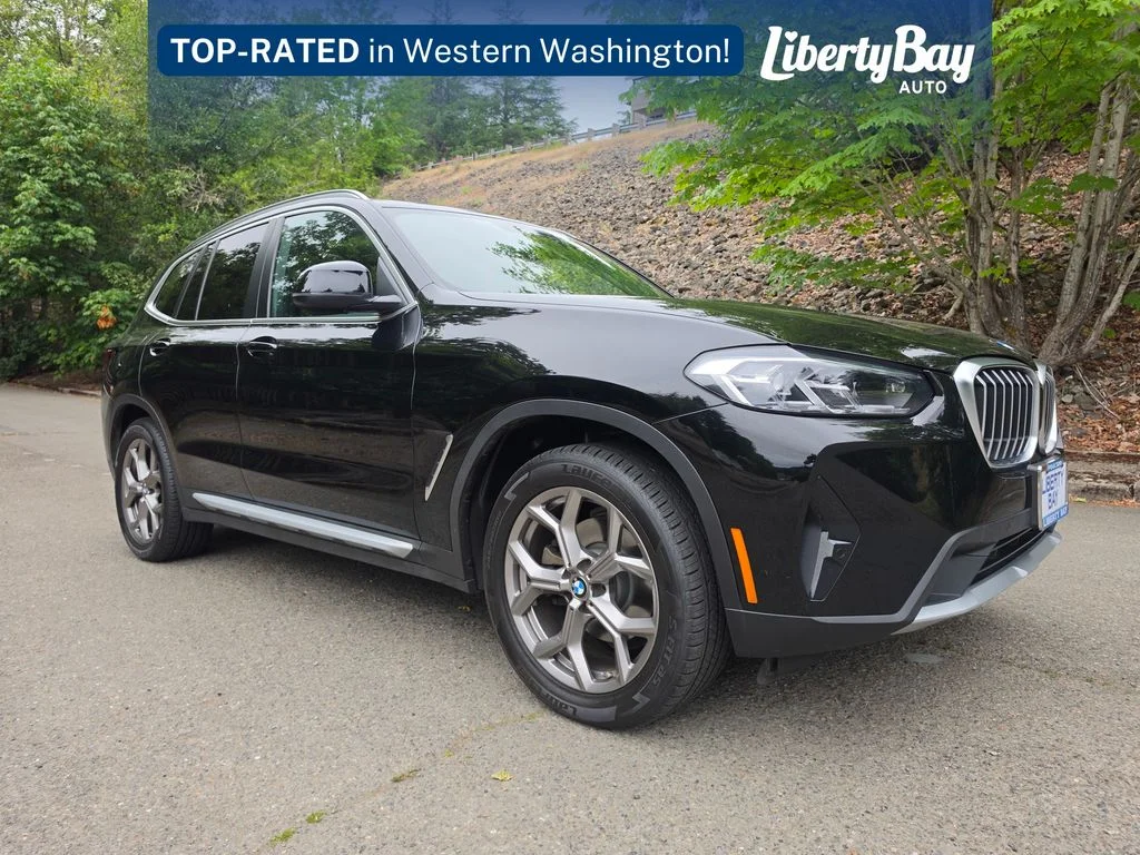 Used 2022 Black BMW xDrive30i image 3
