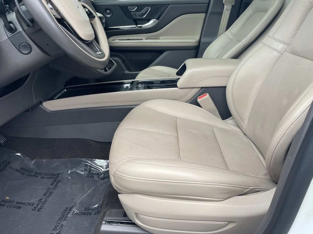 Used 2020 White Lincoln Reserve image 15