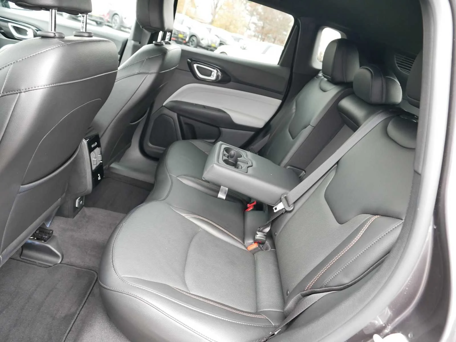 Used 2023 Granite Crystal Metallic Clearcoat Jeep Limited image 15