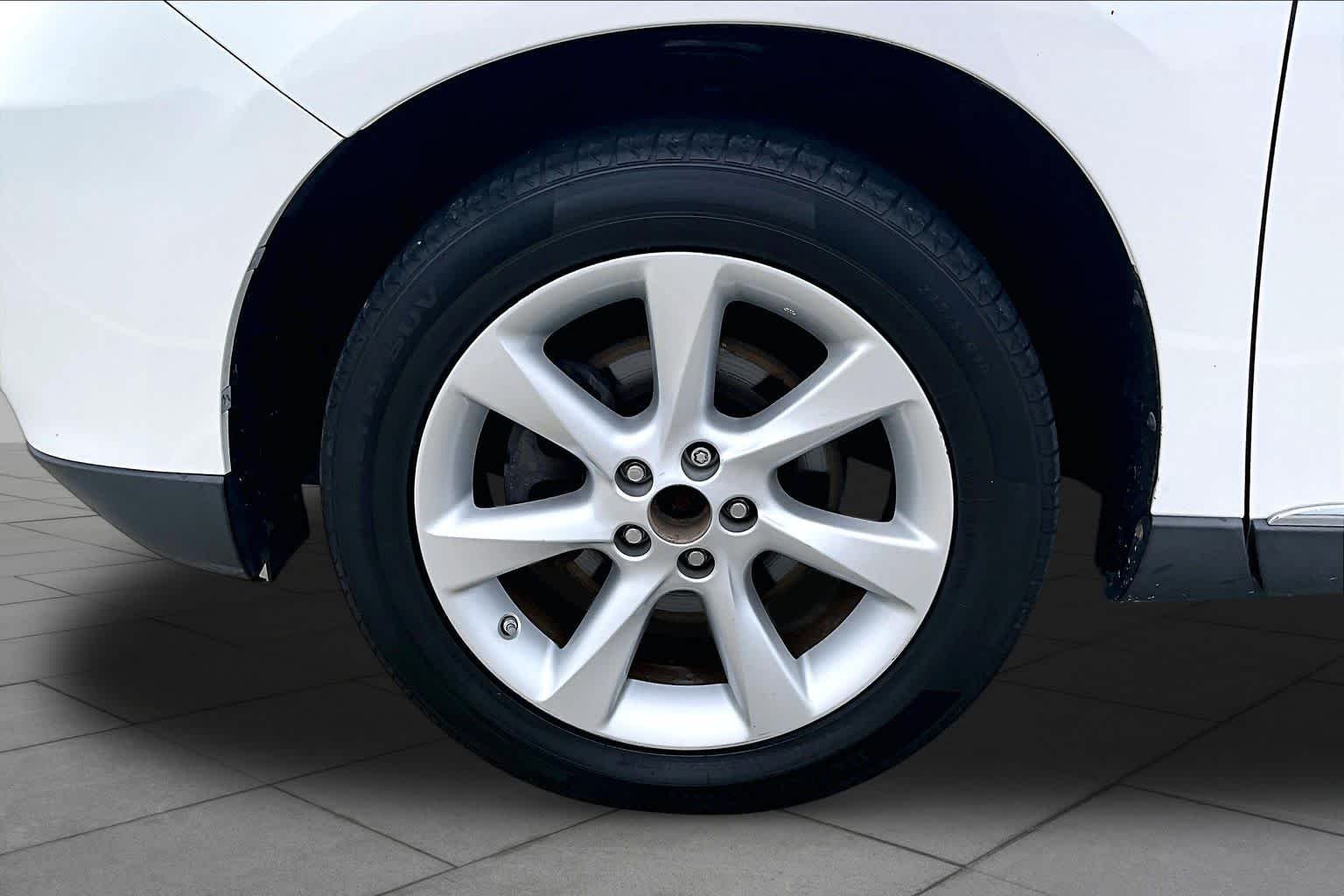 Used 2010 Starfire Pearl Lexus  image 10