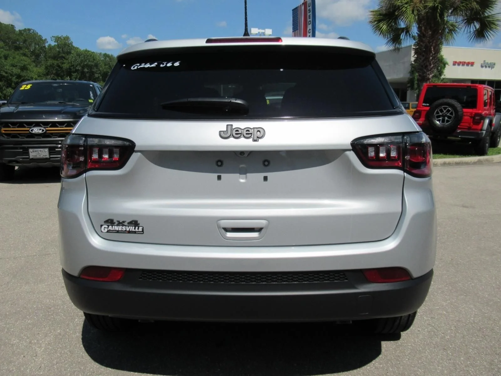 New 2026 Silver Zynith Metallic Clearcoat Jeep Latitude Altitude image 6